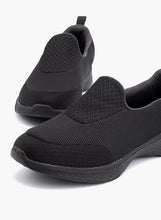 Load image into Gallery viewer, Klouds Kross Walk Womens Black Slip On Sneaker