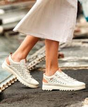 Load image into Gallery viewer, PIKOLINOS Vigo Leather Lace/Zip Sneaker in Nata