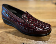 Load image into Gallery viewer, TESSELLI Irene Bordeau Croc Ladies Patent Loafer

