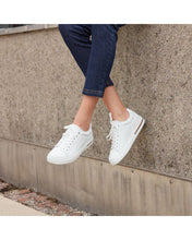 Load image into Gallery viewer, BIRKENSTOCK Bend White Leather Sneaker