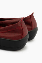 Load image into Gallery viewer, ARCOPEDICO Cabrera Cherry Ladies Ballet Flat
