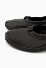 Load image into Gallery viewer, ARCOPEDICO Cabrera Black Ladies Ballet Flat
