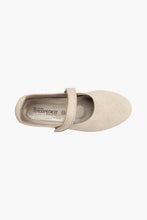 Load image into Gallery viewer, ARCOPEDICO Estrela Seashell Ivory Ladies Mary Jane
