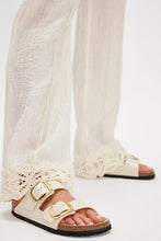 Load image into Gallery viewer, BIRKENSTOCK Arizona Big Buckle High Shine Ecru Leather Patent Slides
