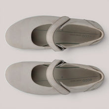 Load image into Gallery viewer, ECCO Soft 2.0 Cashmere Mary-Jane Leather Shoe (207503)
