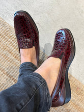 Load image into Gallery viewer, TESSELLI Irene Bordeaux Croc Ladies Patent Loafer
