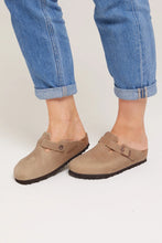 Load image into Gallery viewer, BIRKENSTOCK Boston Oiled Tabacco Leather Clog
